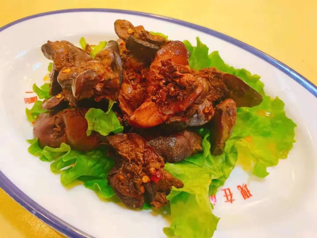 【窑阿婆民间坑烤·三店通用】特色美食,风味十足!土窑美味限时钜惠,仅99元抢门市价286元超值套餐:大鹅一只(约6斤),鸡手一份,麻辣鸡肝, 麻婆面筋,土豆2个,地瓜2个,自制皮冻...超多菜品,吃到扶墙!