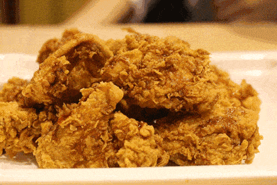 【两店通用|首尔街韩国炸鸡】皮脆肉嫩还爆汁!15.8/28.8元抢门市价38/98元A/B炸鸡套餐,脆皮全鸡炸鸡,翅根1对,上校鸡块2对,炸年糕5根,地瓜条5根,芒果汁2杯...过瘾!