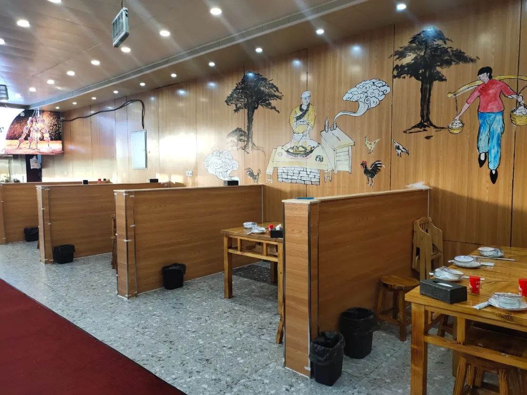 微信图片_2021032310222718.jpg 【和昌·都汇华府丨主烤官烧烤龙虾土菜馆丨无需预约】69元抢门市价185元的烤鱼套餐!包含诸葛烤鱼1份、羊肉串6串、五花肉6串、烤基围虾6串,烤土豆6串,烤韭菜1份……带给你不一样的烤鱼&烧烤风情~