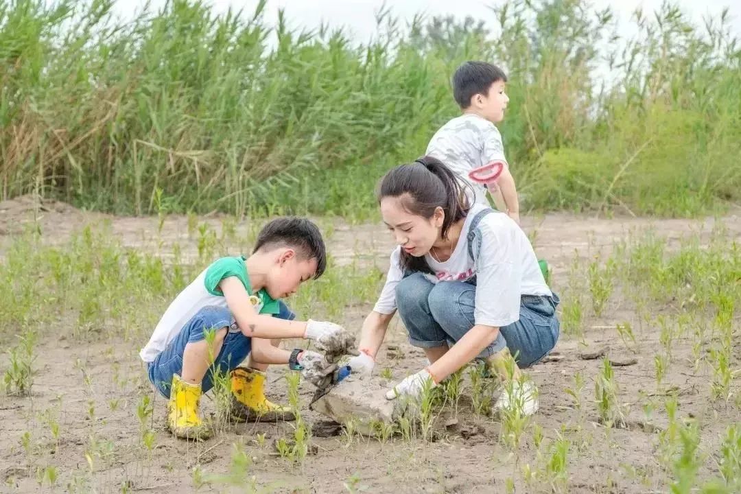 【全家欢乐游 踏青好去处】承包一座岛,吃住玩全含~399元抢超值2大1小亲子套餐!双山岛涵田高尔夫度假村双床房+自助早餐+家庭美食套餐1份(晚餐/自助晚餐)+高尔夫体验+自行车骑行...可以乘坐快艇,从繁华的城市开往纯净的江上慢岛~快和家人一起去赴一场自由惬意的约会!