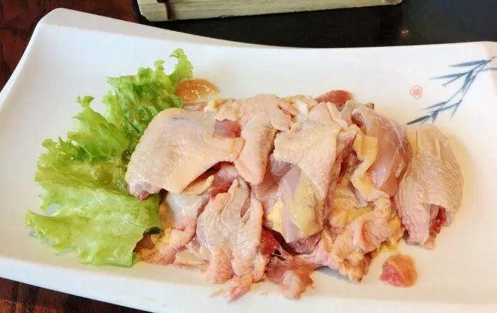 免预约,春节可用【万达广场&牪犇·潮汕鲜牛肉火锅】薅羊毛~仅68元/118元享超值套餐:牛骨锅底+吊龙+牛百叶+贡丸+蟹肉棒+特色本地鸡+牛杂拼盘+牛肉丸……还有超多可口素菜,等你来袭 ~