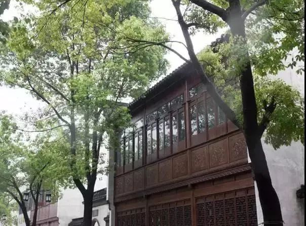 【全家欢乐游 踏青好去处】承包一座岛,吃住玩全含~399元抢超值2大1小亲子套餐!双山岛涵田高尔夫度假村双床房+自助早餐+家庭美食套餐1份(晚餐/自助晚餐)+高尔夫体验+自行车骑行...可以乘坐快艇,从繁华的城市开往纯净的江上慢岛~快和家人一起去赴一场自由惬意的约会!