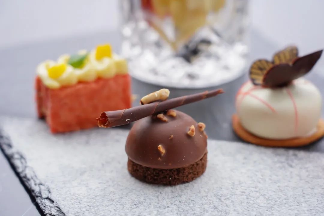 ¥298/2位--47层网红天际餐吧俯瞰魔都!环球港凯悦重磅推出肉食狂欢!澳洲和牛、烤羊排、人气甜品...还含2杯酒水任选!