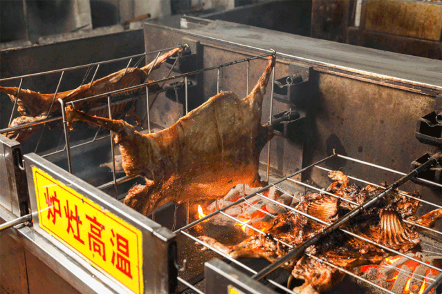 17.gif 【春节除夕夜、元宵节通用~高新富大有路赣江大院】在蒙古包载歌载舞过新年,吃新鲜现烤羊!518/888/1380元享价值1380/1980/3628元烤羊宴,多价位套餐可选,烤全羊、羊杂汤、柴火铁锅炖羊脚、柴火铁锅烧羊杂、清蒸桂鱼、北窑酱鸭、糯香排骨、汽锅生蚝、西海拓林雄鱼、油焖龙虾···还加赠全羊仪式+蒙古歌舞+骑马+篝火晚会等蒙古特色项目!