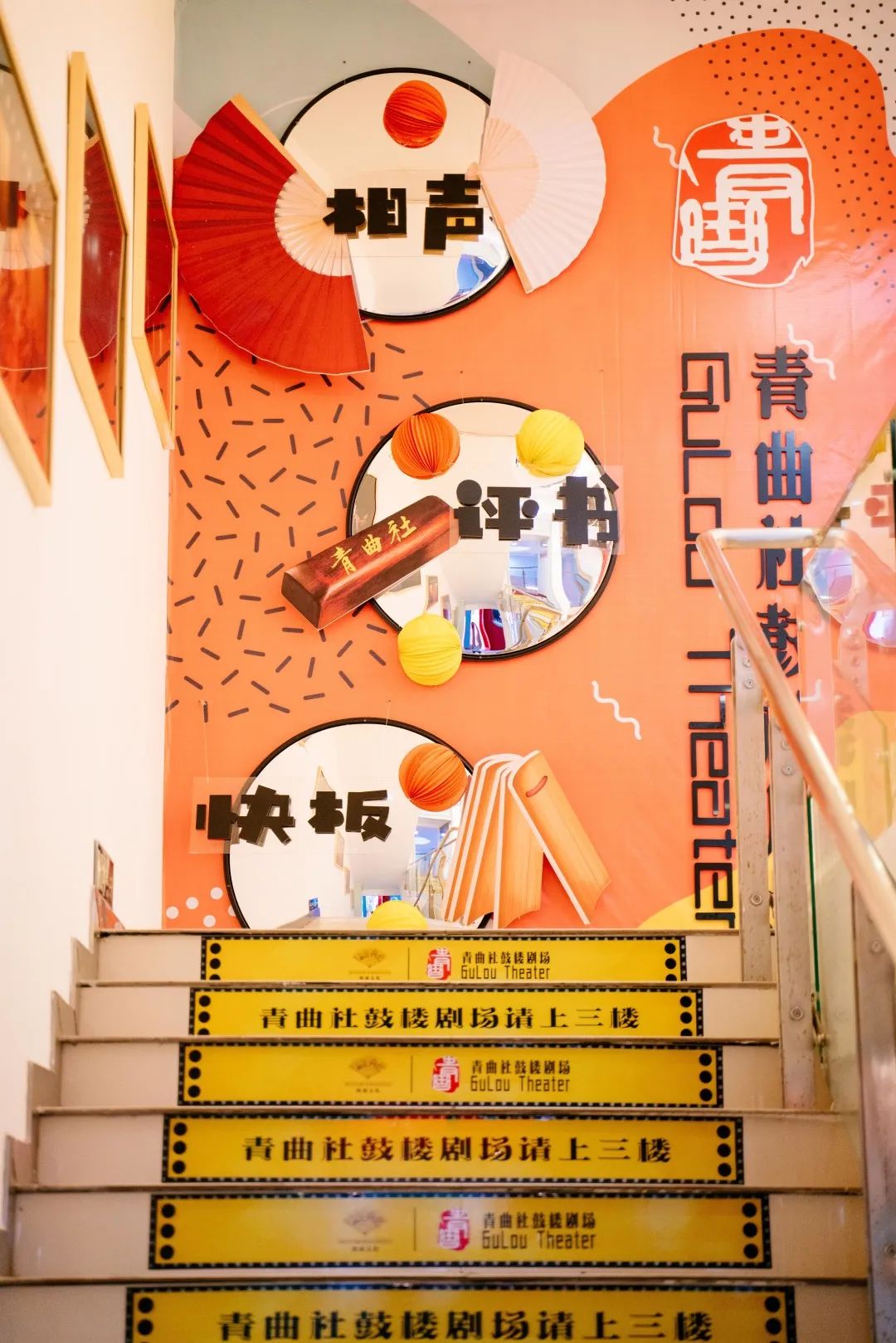 【青曲社鼓楼剧场】每天¥5.3,相声乐不停,青丝们看过来,青曲社实力宠粉,仅159元抢门市价4278元的青曲社鼓楼剧场青云卡1张,再送138区域门票1张!一个月内,不限次使用(每晚都能看)!抓住“相声节”的尾巴,感受陕派相声精华,青曲社特惠月卡,30天,精彩乐不停。