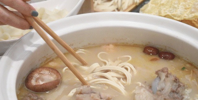 640x323_微信图片_20210106171043.gif 【新店开业·拱墅万达·同人广场双店同庆·杭锅儿筒骨砂锅】隐逸西湖好味道!快来打卡浙江地区本土人气火锅!现仅139元可享杭锅儿超值筒骨砂锅3~4人餐,筒骨砂锅(中锅),谷饲滑牛肉,招牌虾滑,皇冠黑猪梅花肉,厚脸皮,老油条,生菜,白萝卜,金桔柠檬百香果!丰富菜品,开启你的冬日火锅盛宴!