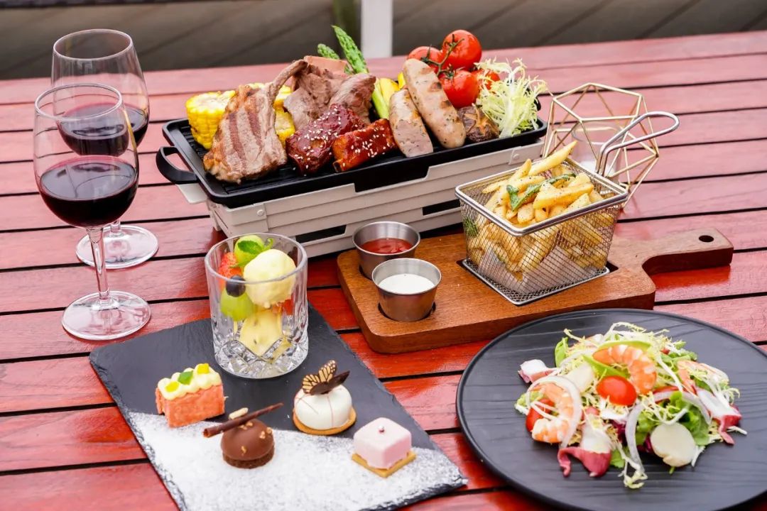 ¥298/2位--47层网红天际餐吧俯瞰魔都!环球港凯悦重磅推出肉食狂欢!澳洲和牛、烤羊排、人气甜品...还含2杯酒水任选!