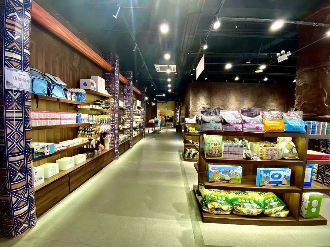 【上海/南京/苏州 7店通用|Mr.Zoo小小动物元室内动物园】仅需129元立享门市价327元的【王国夜游团+探险者之家双人套票】~大型亲子游玩圣地✔集齐海陆空生物,6大主题区域✔50+超萌动物,零距离接触了解动物,懂得爱护小动物~