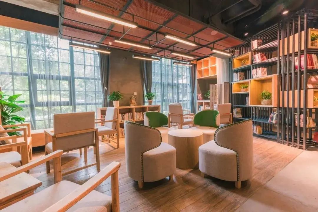 【必吃榜·创意杭帮菜丨李白图书馆(秋涛店)】2019年大众点评必吃榜,把菜做成诗!仅148元抢门市价502元【李白图书馆冬日限定3-4人餐】✔椒香鸡汁大白条✔苔菜美极虾✔川渝口水鸡✔云南小瓜爆爽肉✔冬日清炒时蔬✔荷花酥x4✔玉米汁1扎……