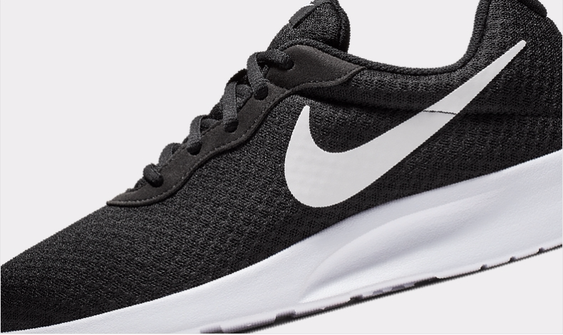 延续了耐克一贯的简约时尚,凸显品牌魅力经典的白勾图标,搭配深沉低调